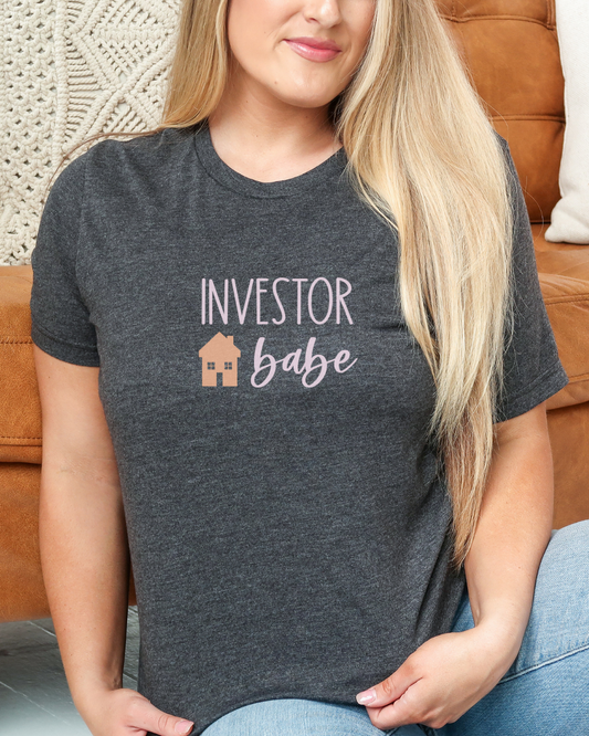 Investor Babe Unisex Short Sleeve Tee